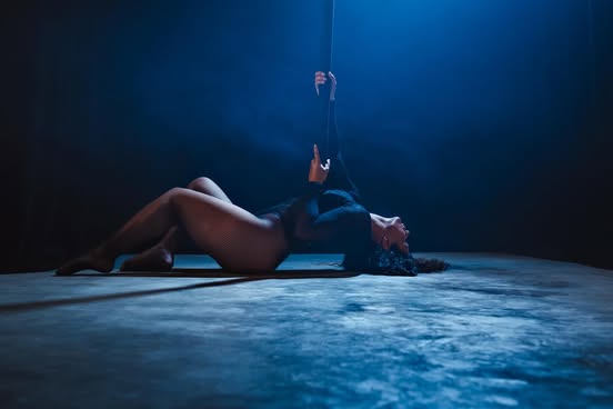 Chloé en performance Flying Pole